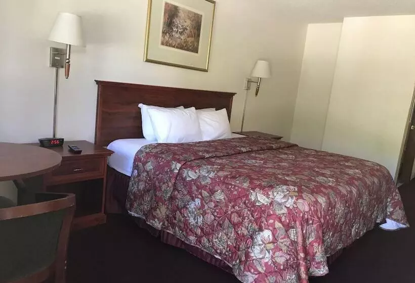 Отель The River Inn