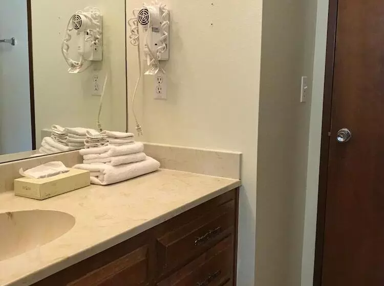 Отель The River Inn