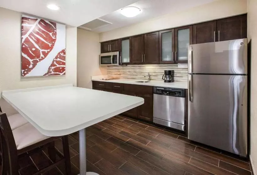 إقامة Hawthorn Suites By Wyndham Detroit Southfield