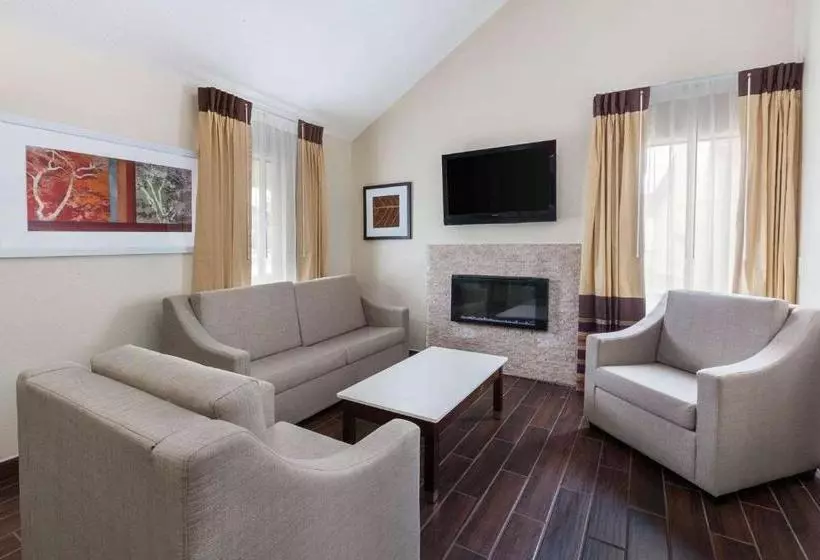 إقامة Hawthorn Suites By Wyndham Detroit Southfield