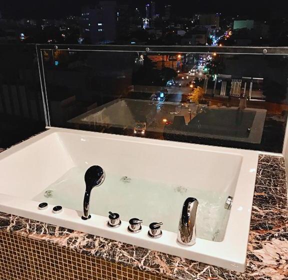 هتل Hưng Thành Luxury  & Apartments