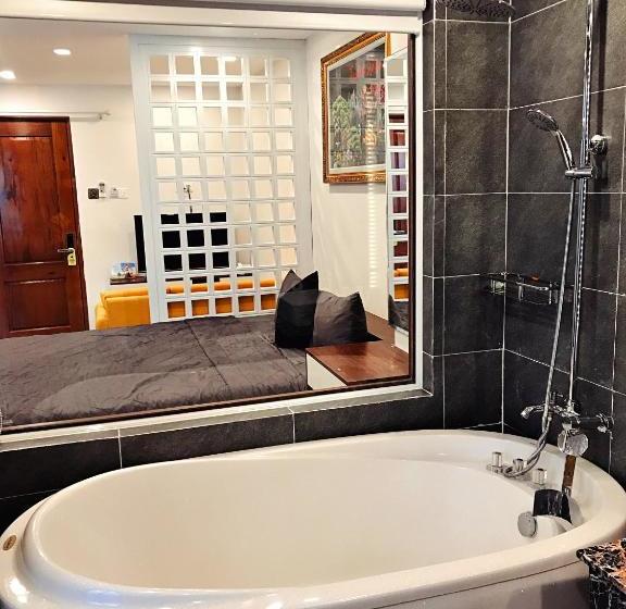 هتل Hưng Thành Luxury  & Apartments