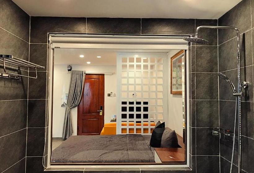 هتل Hưng Thành Luxury  & Apartments