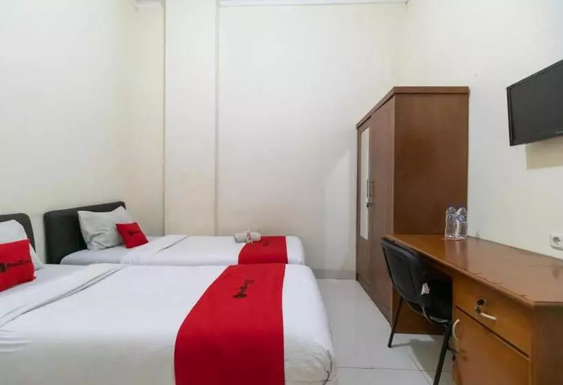 ホテル Reddoorz Near Universitas Esa Unggul Bekasi Harapan Indah