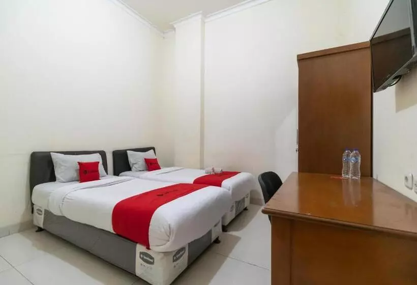 ホテル Reddoorz Near Universitas Esa Unggul Bekasi Harapan Indah