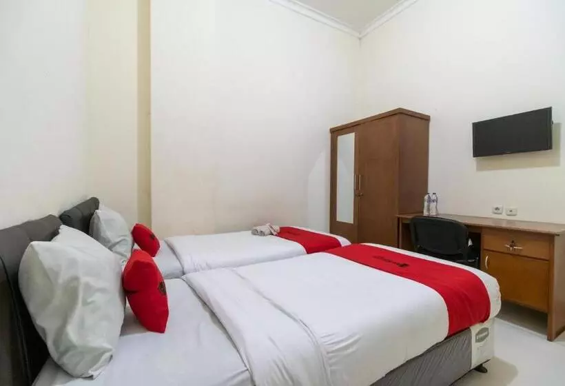 ホテル Reddoorz Near Universitas Esa Unggul Bekasi Harapan Indah