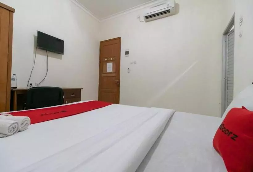 ホテル Reddoorz Near Universitas Esa Unggul Bekasi Harapan Indah