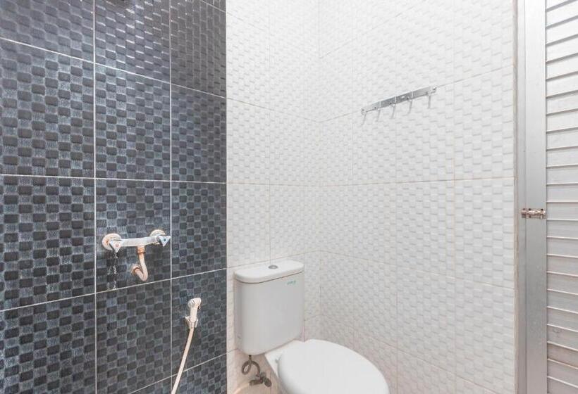 فندق Reddoorz Near Universitas Esa Unggul Bekasi Harapan Indah