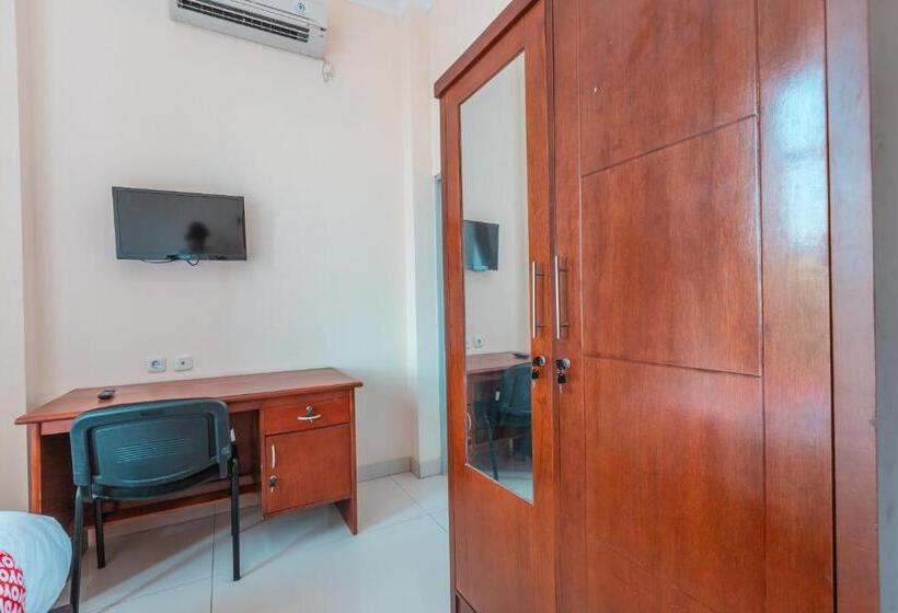 فندق Reddoorz Near Universitas Esa Unggul Bekasi Harapan Indah