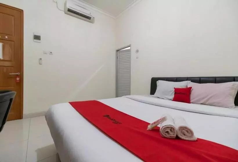 ホテル Reddoorz Near Universitas Esa Unggul Bekasi Harapan Indah