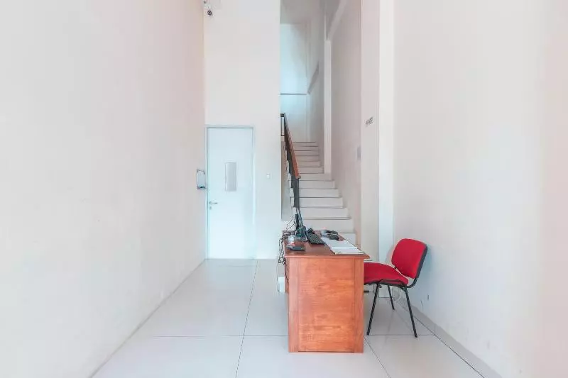 ホテル Reddoorz Near Universitas Esa Unggul Bekasi Harapan Indah
