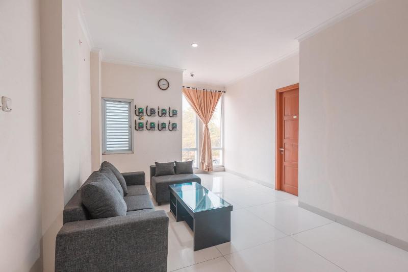 فندق Reddoorz Near Universitas Esa Unggul Bekasi Harapan Indah