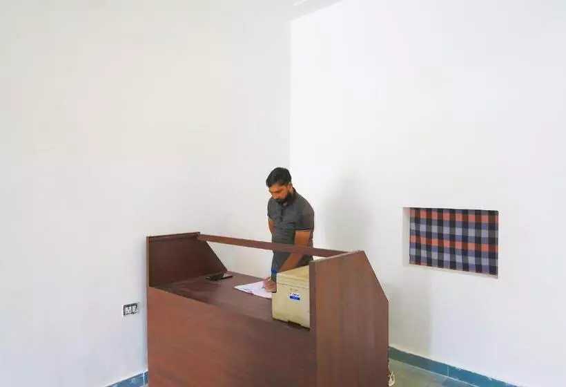 Hotelli Spot On 62980 Shiva Residency