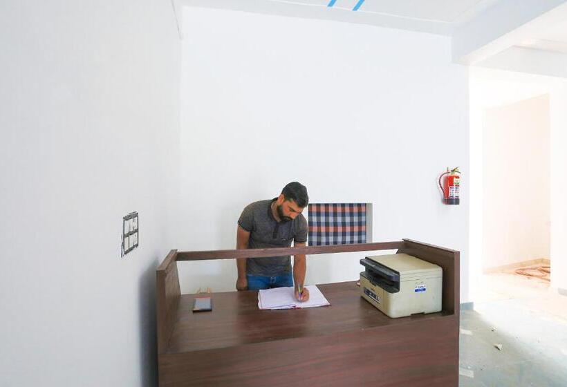 Hotel Spot On 62980 Shiva Residency