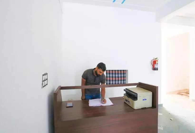 Hotelli Spot On 62980 Shiva Residency