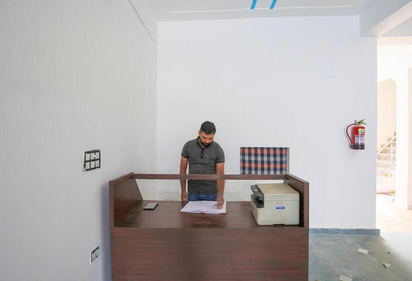 Hotel Spot On 62980 Shiva Residency