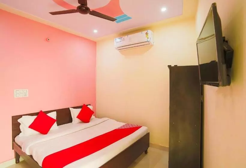Hotelli Spot On 62980 Shiva Residency