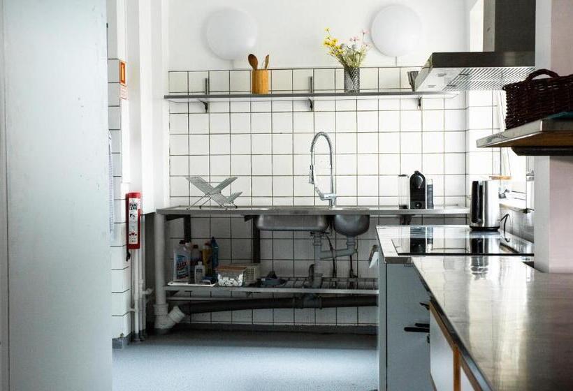 בית מלון כפרי B