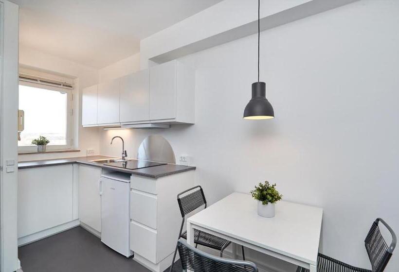 בית מלון כפרי B