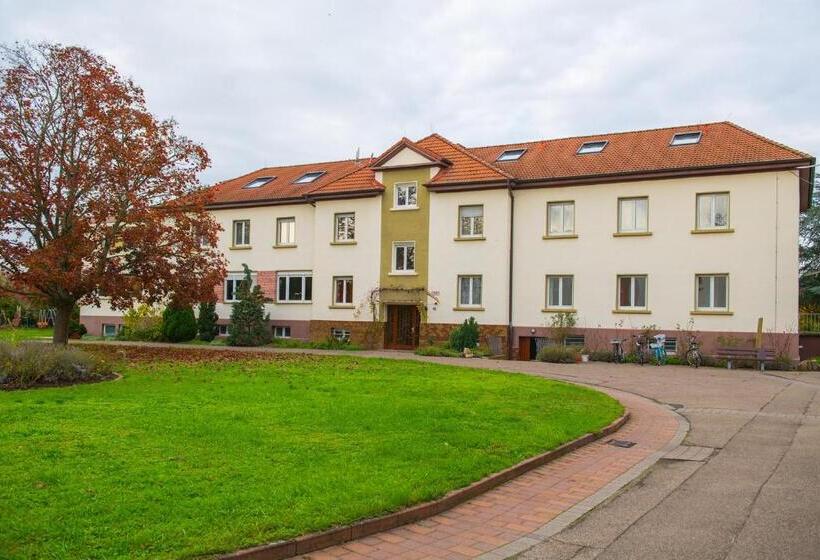 Szálloda Christliche Gästehäuser Weinstraße