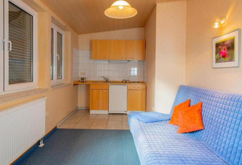 Szálloda Christliche Gästehäuser Weinstraße