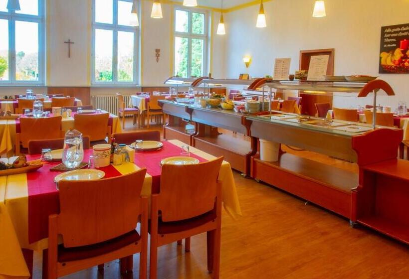 Szálloda Christliche Gästehäuser Weinstraße