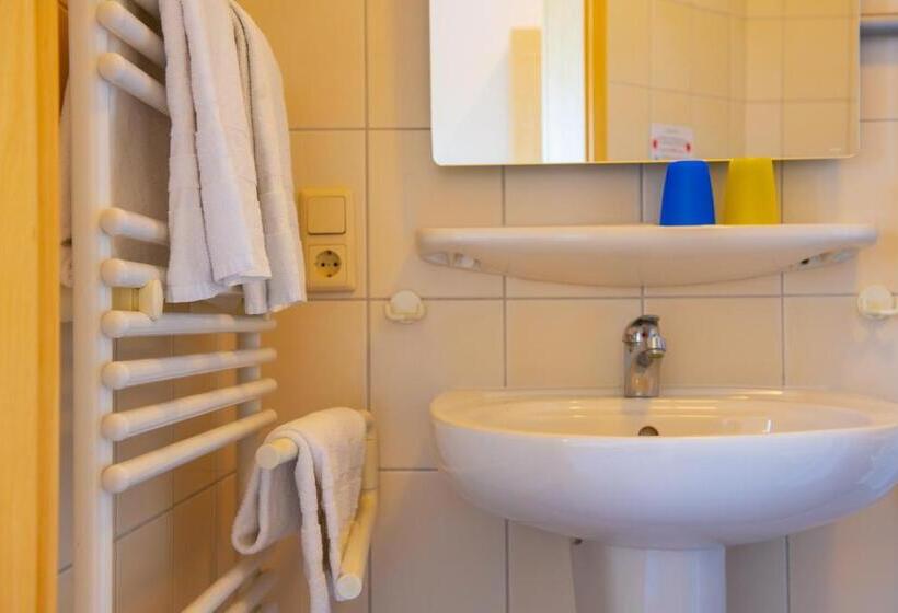 Szálloda Christliche Gästehäuser Weinstraße