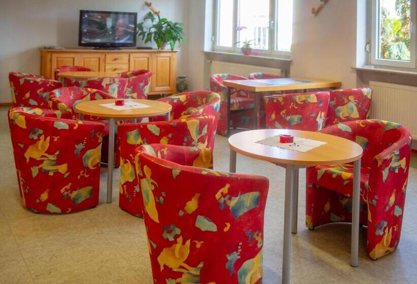 Szálloda Christliche Gästehäuser Weinstraße