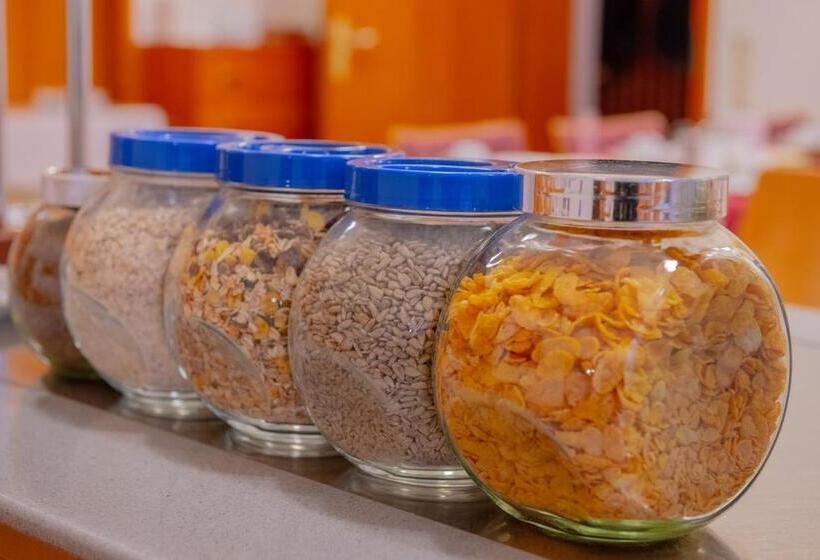 Szálloda Christliche Gästehäuser Weinstraße