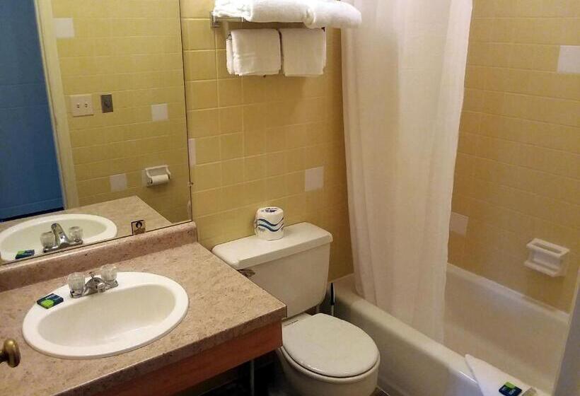 فندق على الطريق Walton Inn