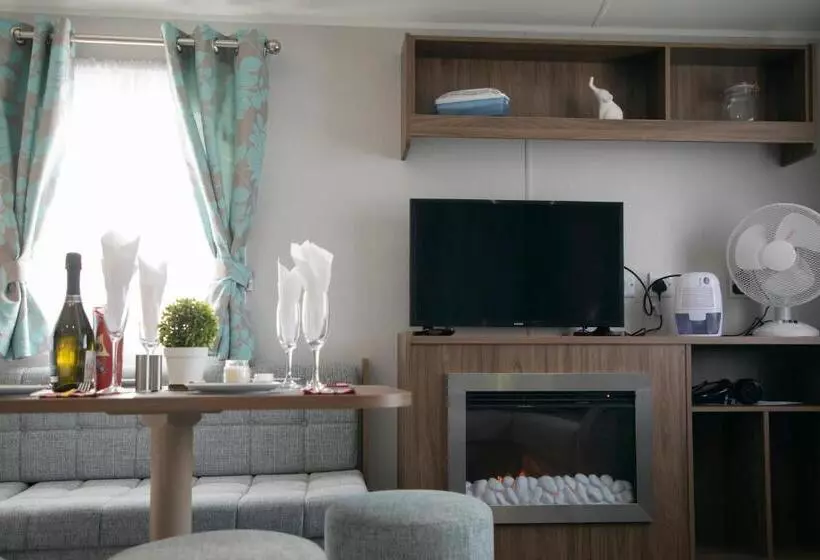 51 Lytchett Bay View, 3 Bed, Rockley Park Poole