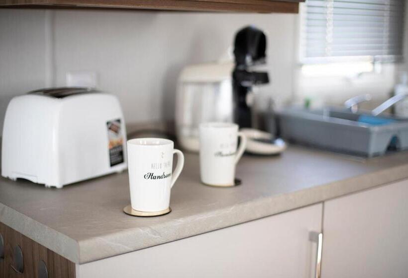 51 Lytchett Bay View, 3 Bed, Rockley Park Poole