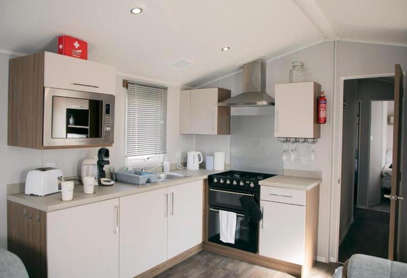 51 Lytchett Bay View, 3 Bed, Rockley Park Poole