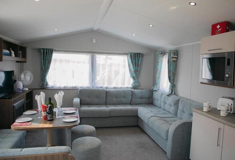 51 Lytchett Bay View, 3 Bed, Rockley Park Poole