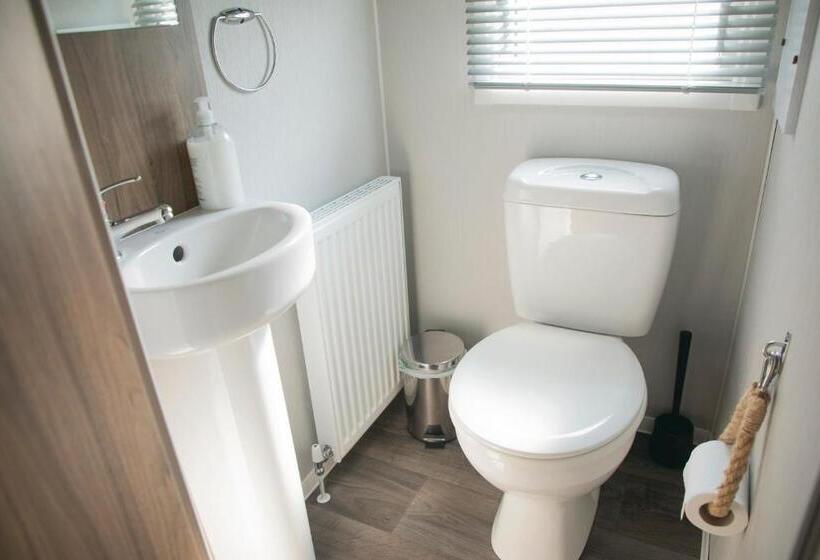 51 Lytchett Bay View, 3 Bed, Rockley Park Poole