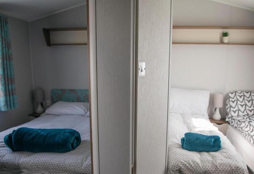 51 Lytchett Bay View, 3 Bed, Rockley Park Poole