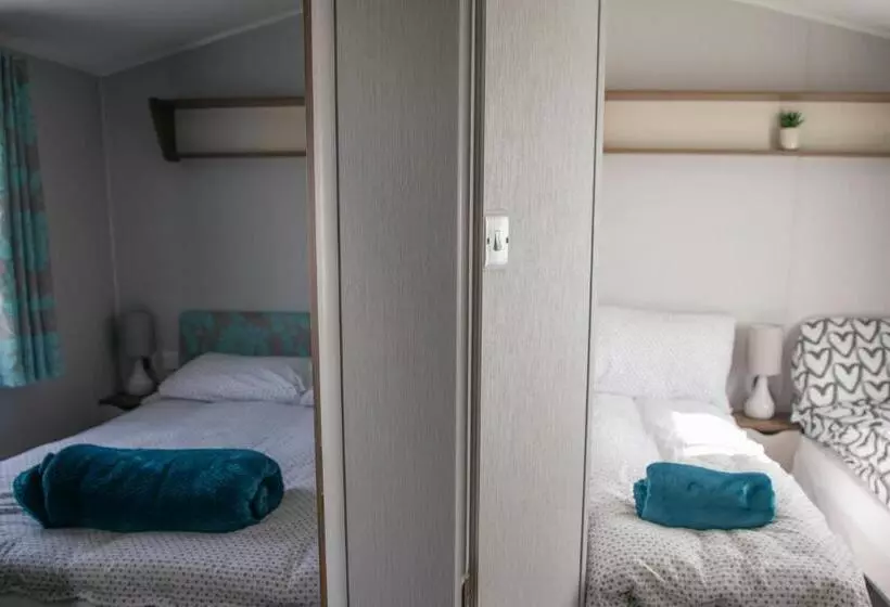 51 Lytchett Bay View, 3 Bed, Rockley Park Poole