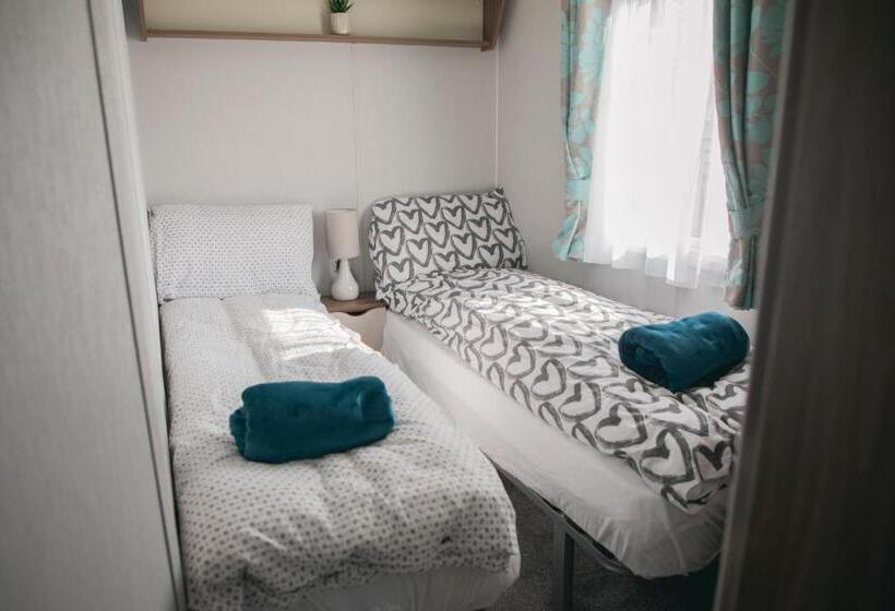 51 Lytchett Bay View, 3 Bed, Rockley Park Poole