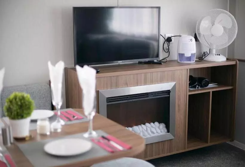 51 Lytchett Bay View, 3 Bed, Rockley Park Poole