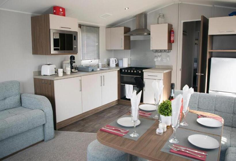 51 Lytchett Bay View, 3 Bed, Rockley Park Poole