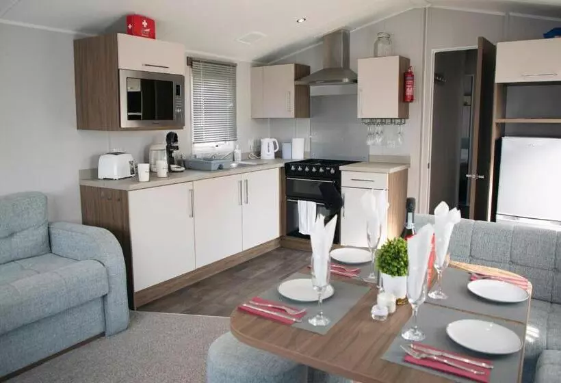 51 Lytchett Bay View, 3 Bed, Rockley Park Poole