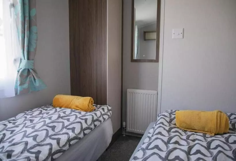 51 Lytchett Bay View, 3 Bed, Rockley Park Poole