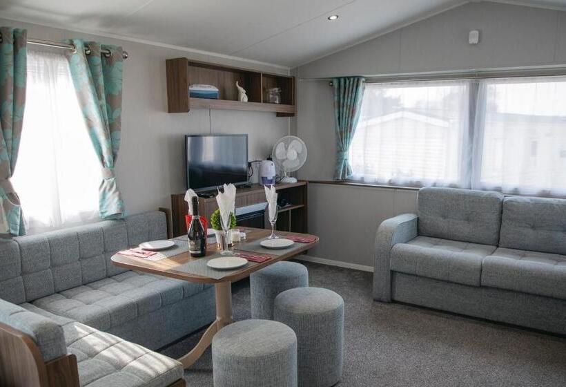 51 Lytchett Bay View, 3 Bed, Rockley Park Poole