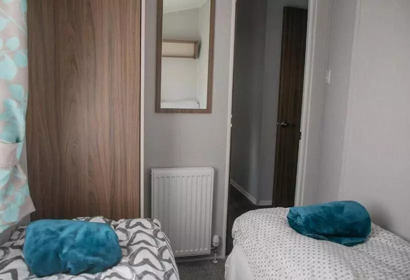 51 Lytchett Bay View, 3 Bed, Rockley Park Poole