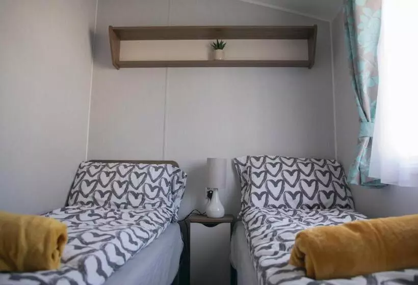 51 Lytchett Bay View, 3 Bed, Rockley Park Poole