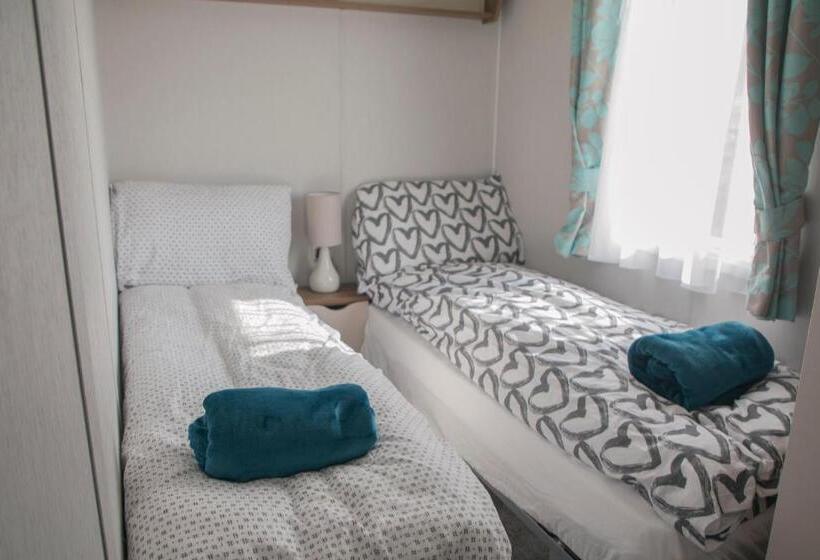 51 Lytchett Bay View, 3 Bed, Rockley Park Poole