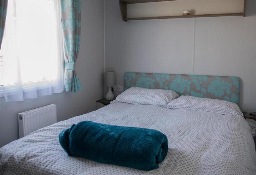 51 Lytchett Bay View, 3 Bed, Rockley Park Poole