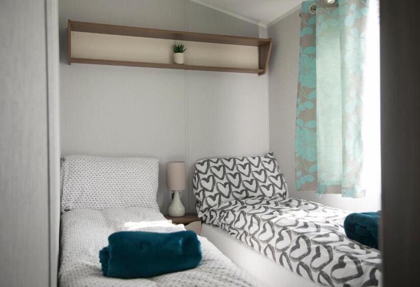 51 Lytchett Bay View, 3 Bed, Rockley Park Poole