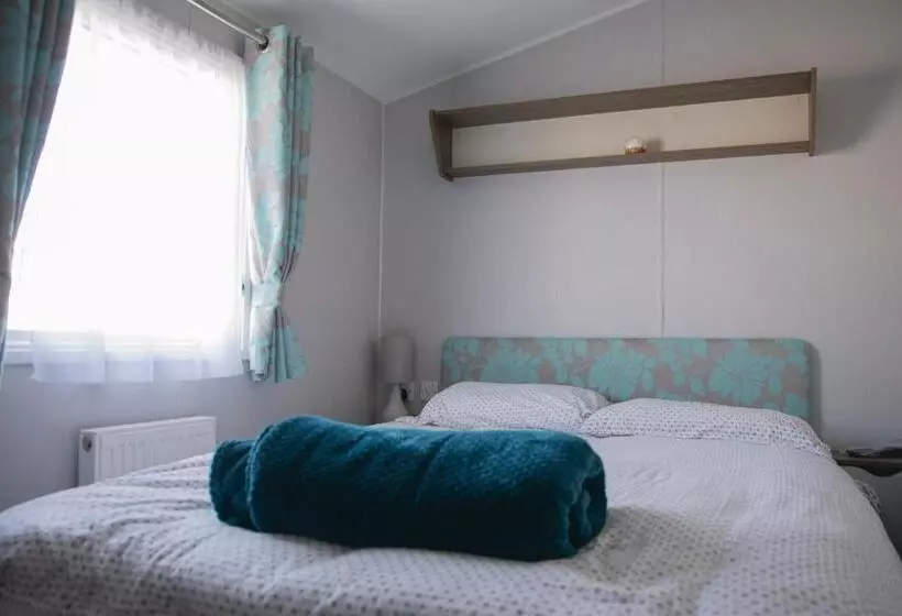 51 Lytchett Bay View, 3 Bed, Rockley Park Poole