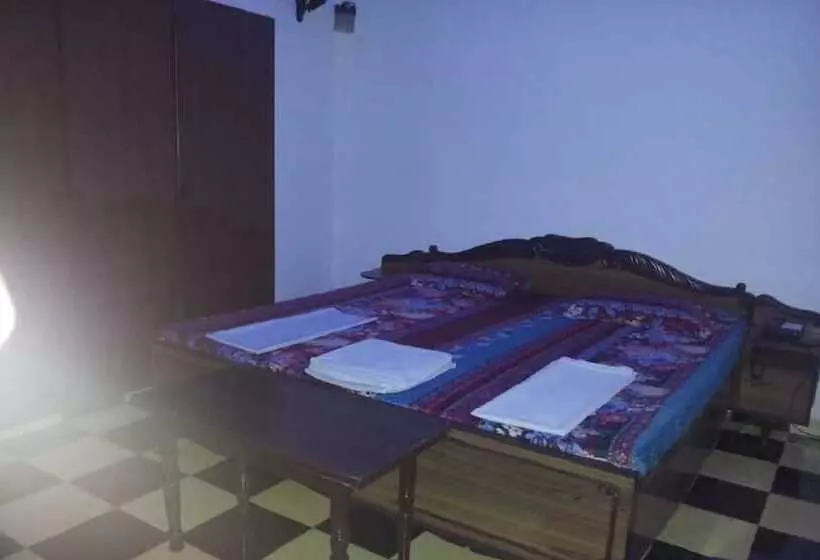 هتل Goroomgo Sai Palace Agra